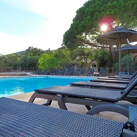 Les De La U Veniqui Hotel 4*