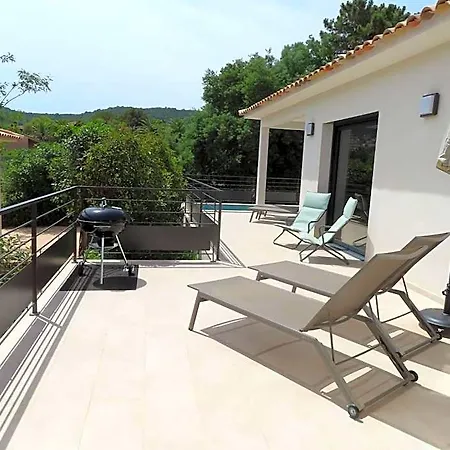 Les De La U Veniqui Hotel 4*