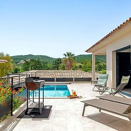 Les De La U Veniqui Hotel 4*