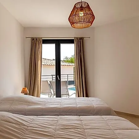 Les De La U Veniqui Hotel 4*