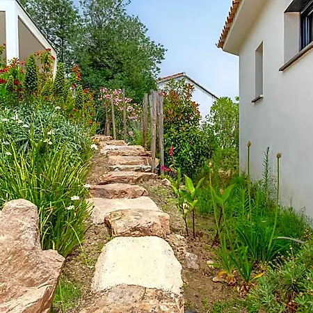 Les De La U Veniqui Hotel 4*